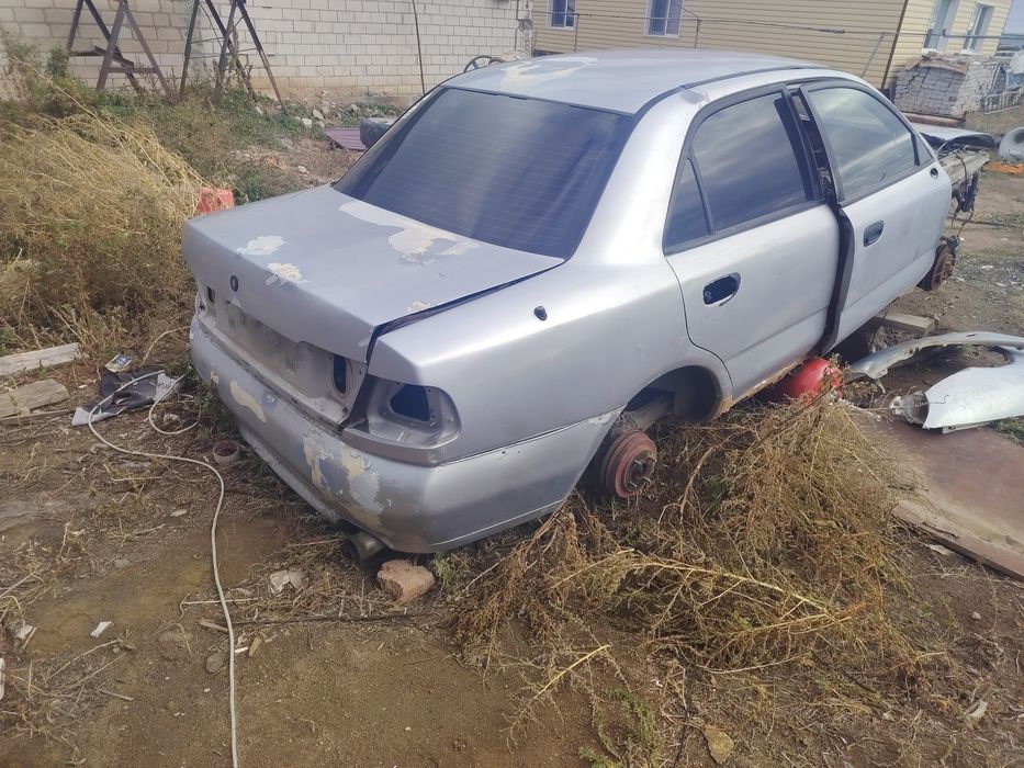 Продам по запчастям Carisma