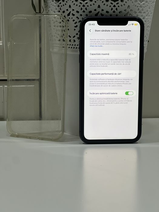 iPhone 11 • 64GB • Negru • 85% baterie