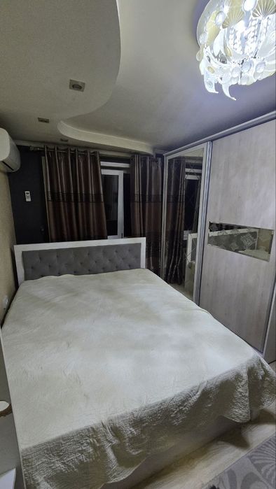 Чиланзар 2 квартал 1/4/4  кирпич