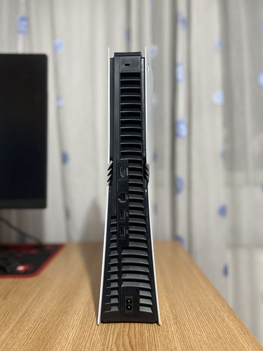 Vând PlayStation 5 Pro Digital Edition 2TB