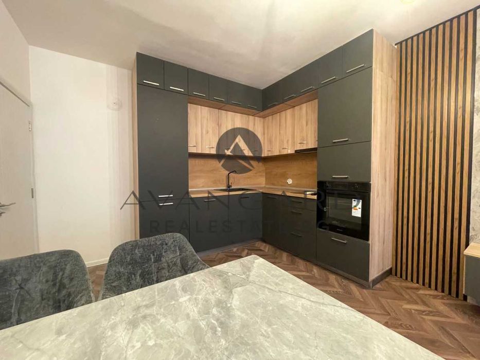 Продава се Тристаен апартамент в Пловдив, Христо Смирненски - 70 кв.м за 2057 €/кв.м - Снимка #2