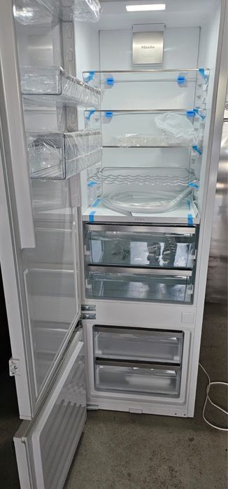 Combina frigorifica integrata Miele KF7742D