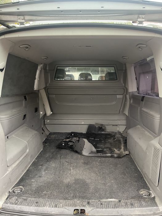 Dezmembrez VW Transporter Caravelle T5 2.5 Tdi an 2009