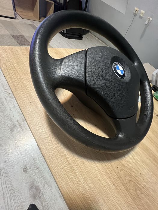 БМВ Волан Е90.