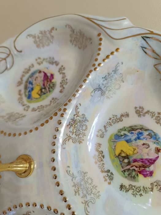 Менажница, трехъярусная посуда