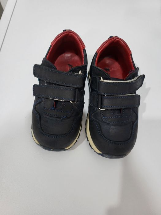 Детские кроссовки