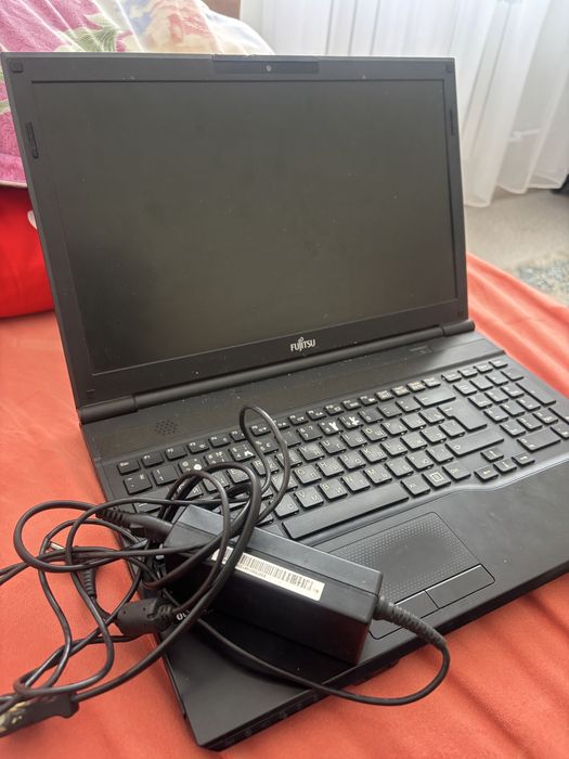ноутбук FUJITSU