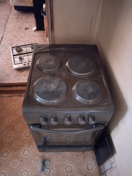 Продам электро плиту Hansa