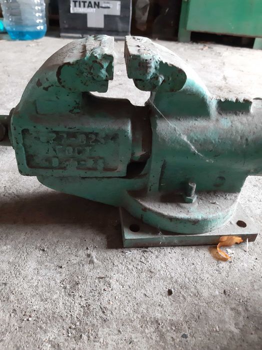 Тиски слесарные советские