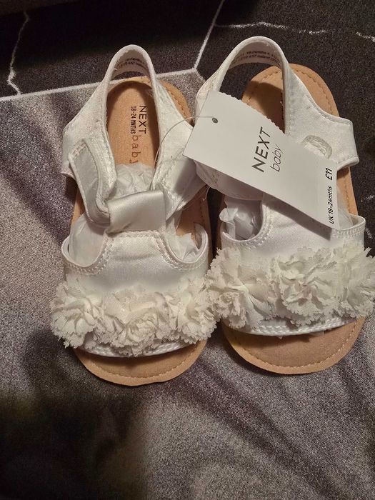 Sandale pentru bebeluși Corsage Flower – albe, fete,18-24 luni, NEXT