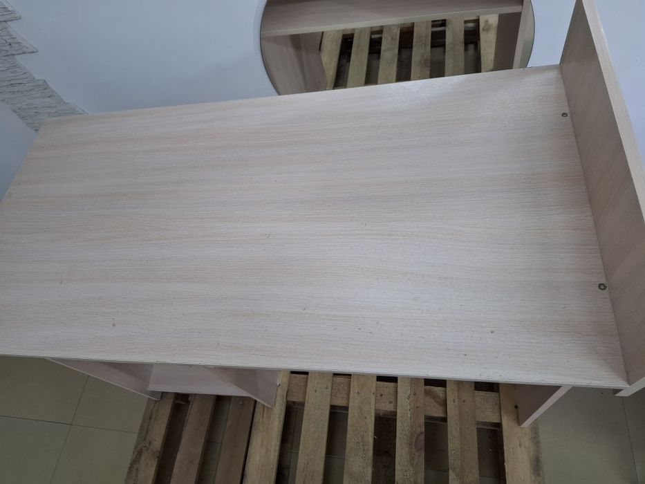 Продаю письменный стол