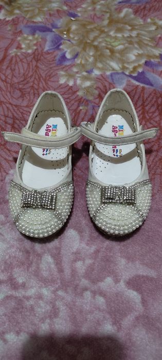 Туфельки для девочек в хорошем состоянии. Размер 27