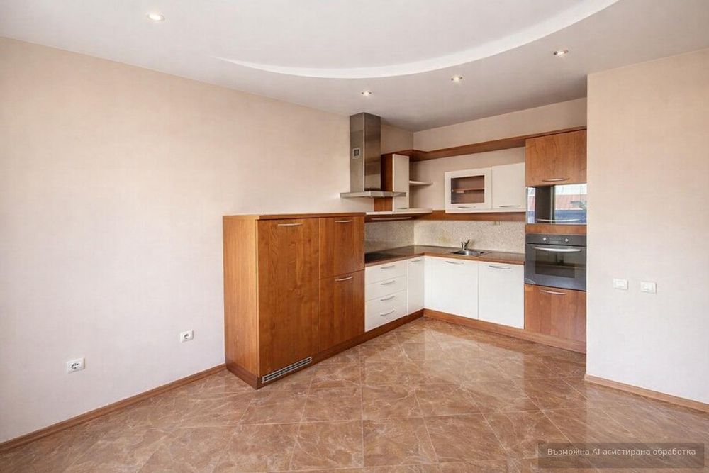 Самостоятелна еднофамилна къща в Центъра/ С ДВОЕН ГАРАЖ!