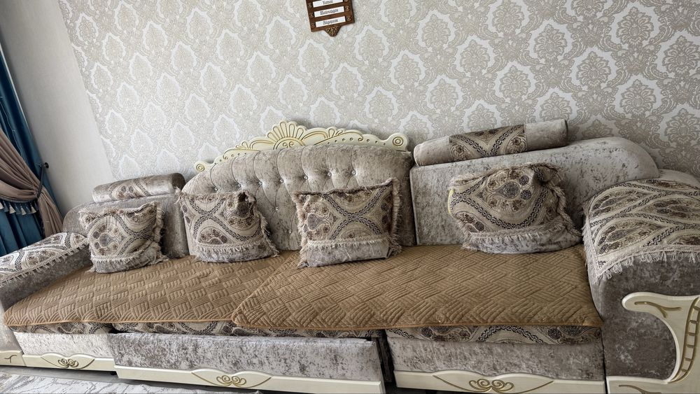 Продам диван авангард