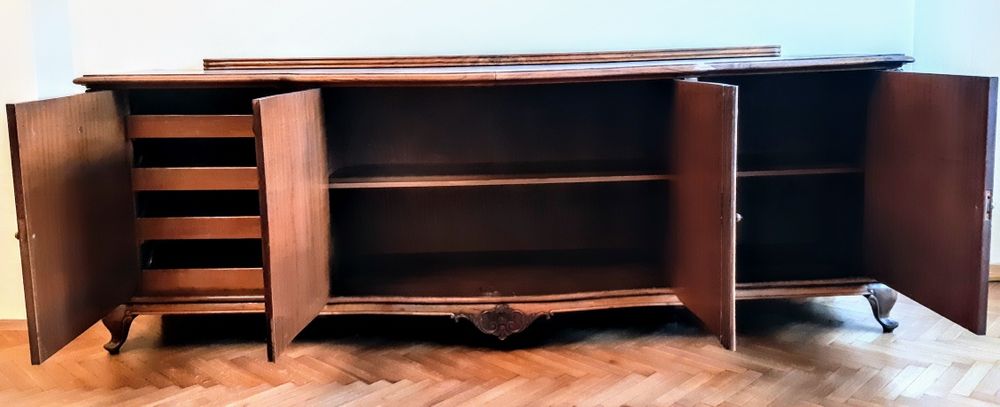 Масивен бюфет от орех