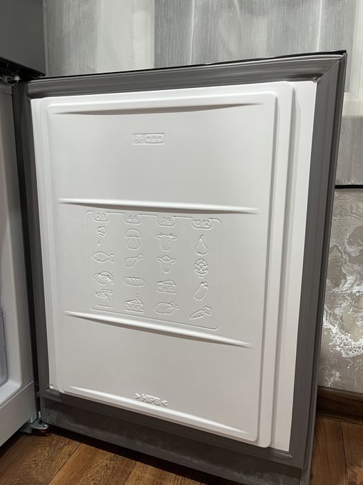 Продам в холодильник Indesit