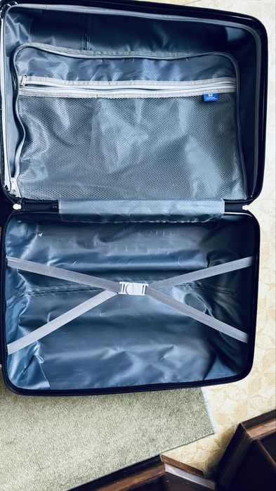 Чемодан среднего размера