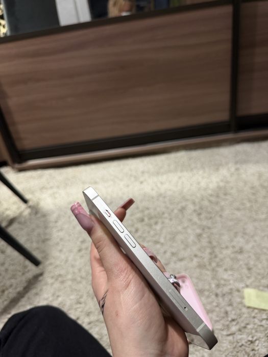 продам айфон 13