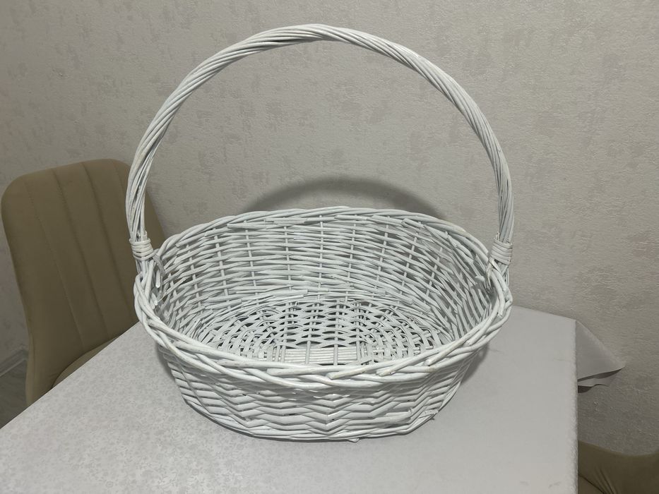 Продам корзину плетенную