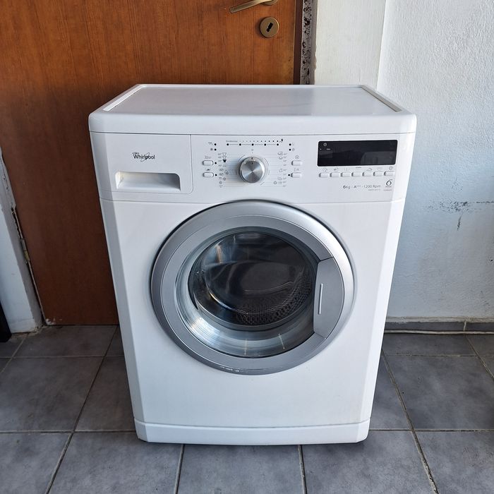 Whirlpool, model slim. REDUCERE 200 LEI entru masina veche.