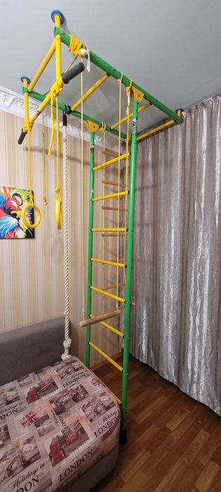 Шведская стенка, турник