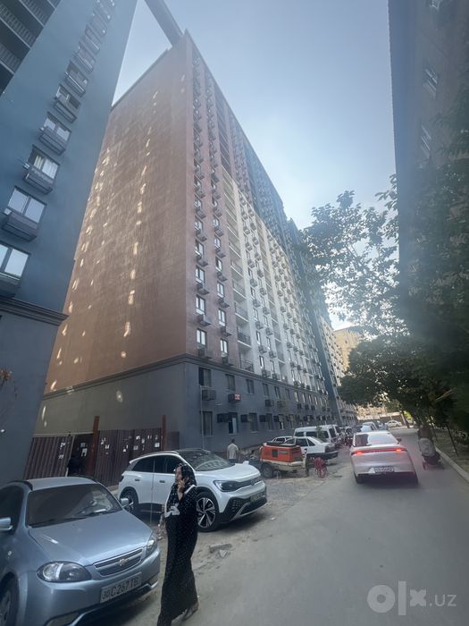Srochna sotladi 1 xonali studya uy.