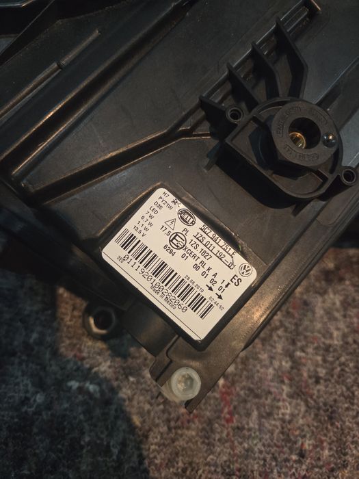 Far vw jetta stânga