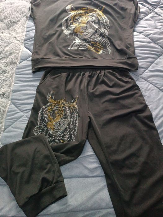 Женский костюмчик