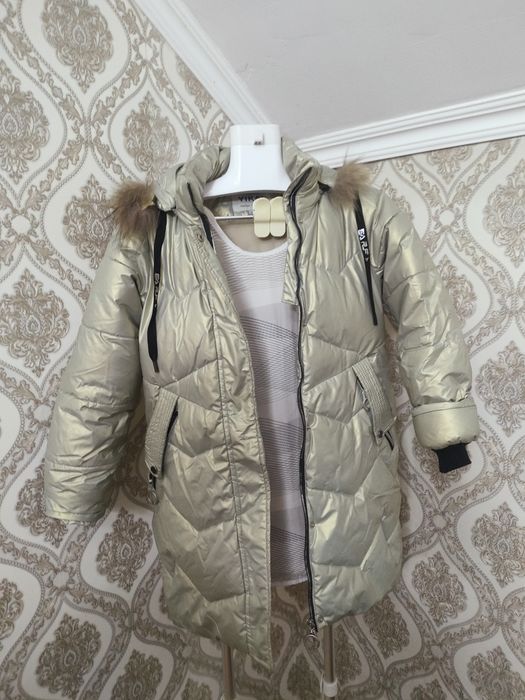 продам зимнию куртку для девочки