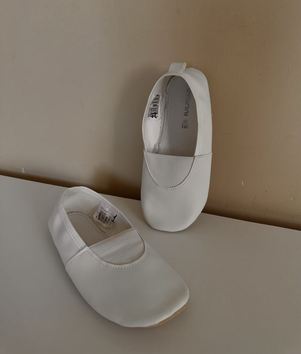 Продам новые чешки для мальчиков и девочек!