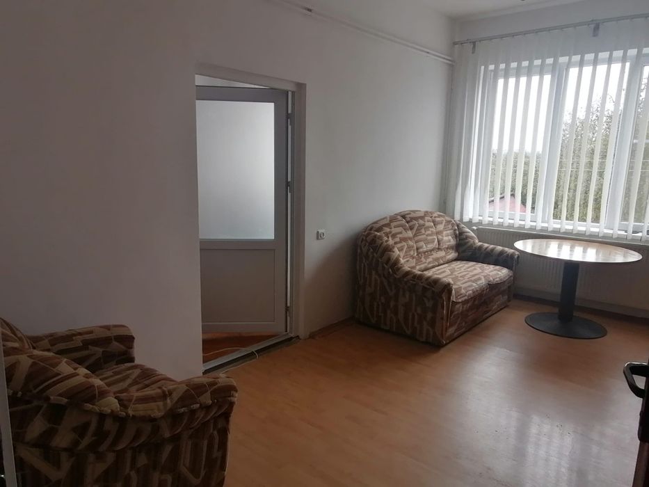 Închiriez apartament cu 3 camere
