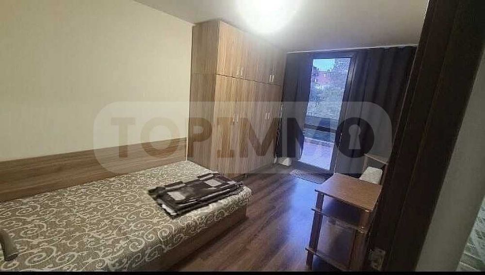 Двуетажна къща под наем близо до Катедралата