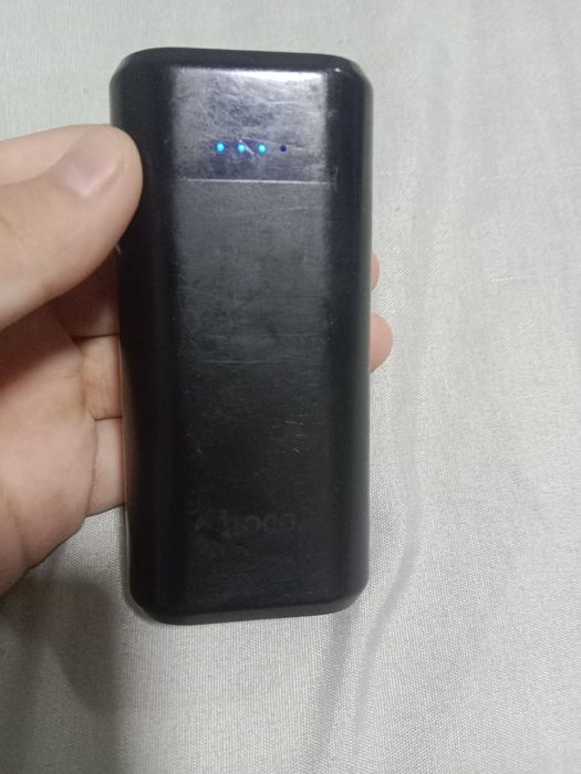 Продам два повербанка один от samsung второй hoco