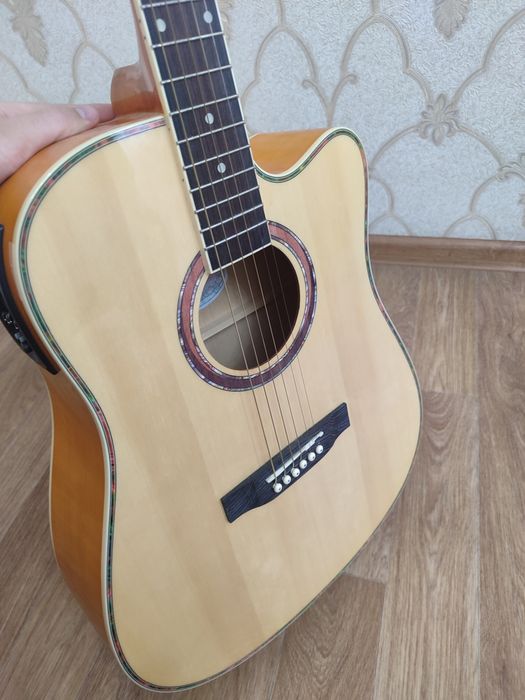 Продается гитара (электроакустическая)