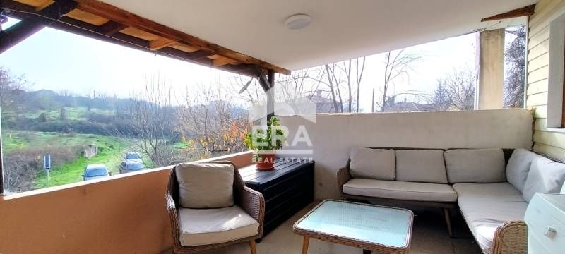 Къща с двор в Студен кладенец