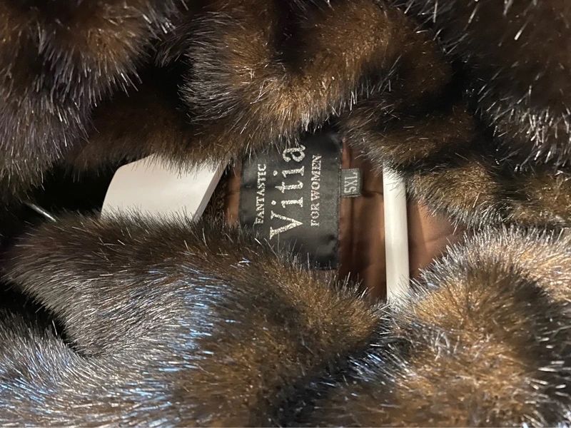 Haina blana, cu eticheta