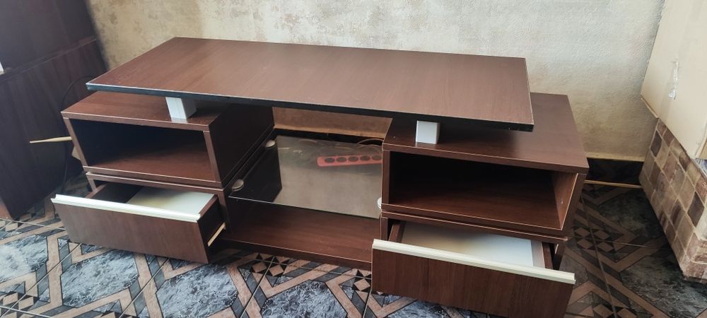 Продавам ТВ шкаф