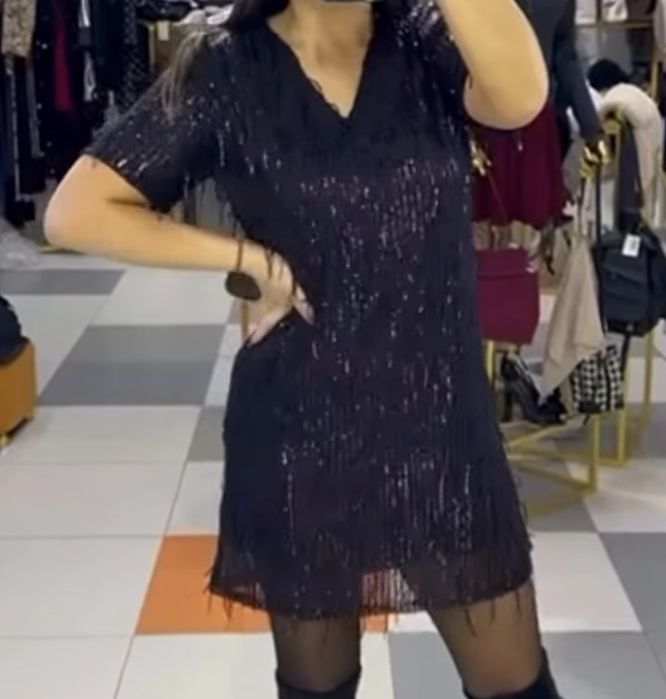 Платье с пайетками новое