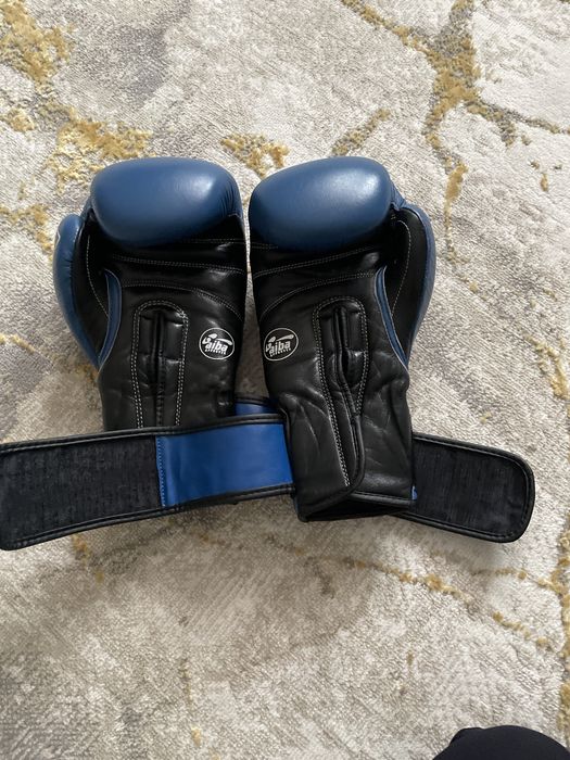 Боксерские перчатки