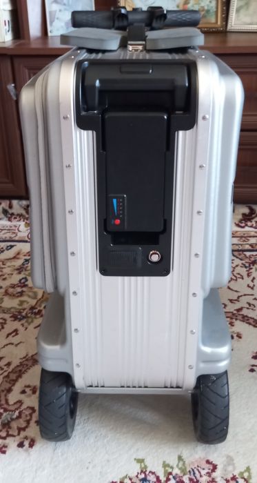 Продается чемодан самокат.