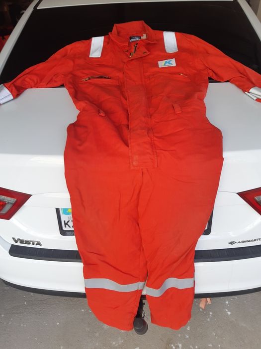 Продам спеодежду летние комбезы,каски