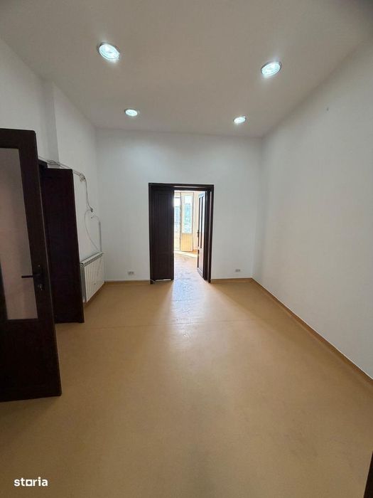 Inchiriez apartament zona Piata Unirii (central)