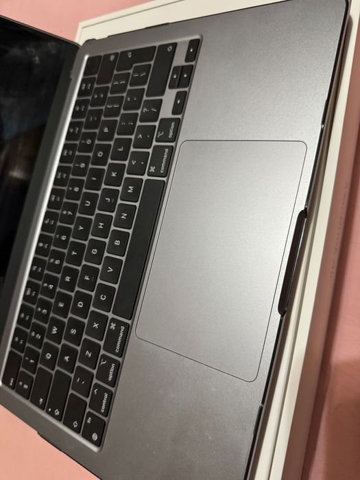 MacBook air M2 8/256 GB