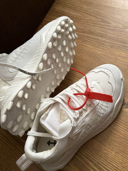 Sneakersi Off-White Odsy