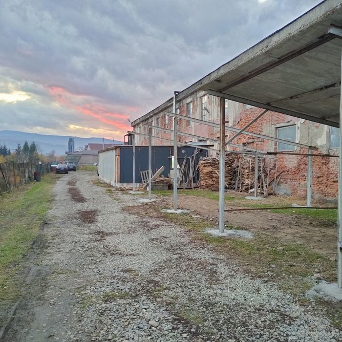 Închiriez convenabil spațiu comercial