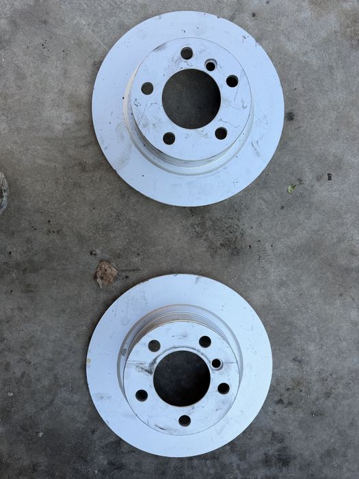 Чисто нови дискове BMW