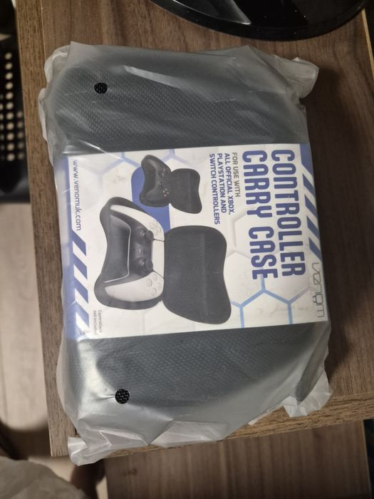 PS5 Digital Edition + 2 Controller + Charging Dock + Carry Case