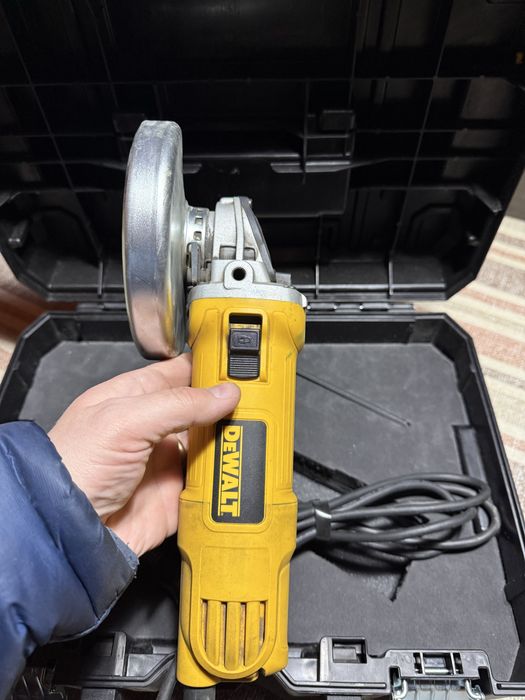 Polizor unghiular dewalt cu cutie stak