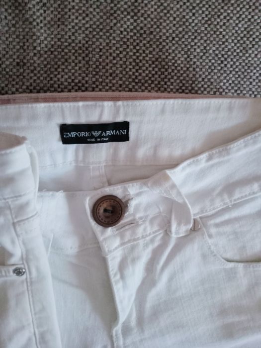 Джинсы белые женские.