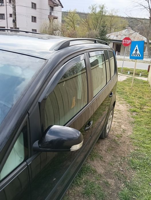 VOLKSWAGEN Touran 2005